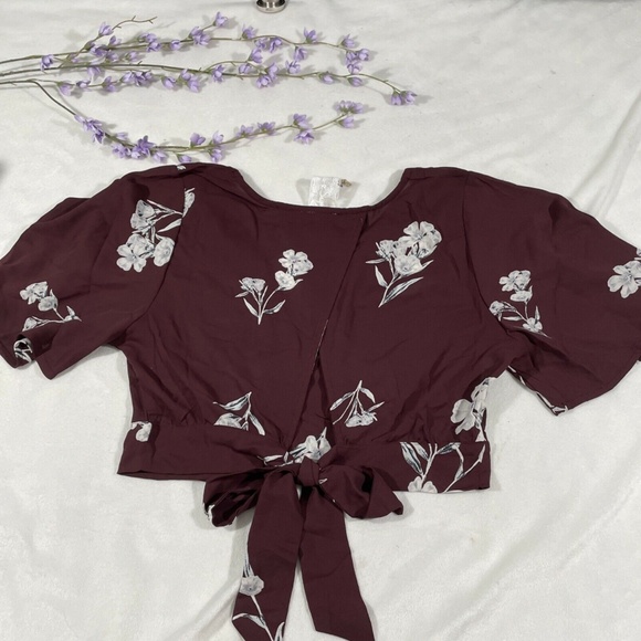 NWT Sadie & Sage [ Large ] Floral Flutter Sleeve‎ Cropped Top in Burgundy - Picture 9 of 12